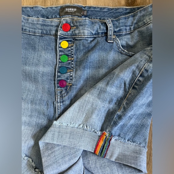 TORRID Rainbow Pride Exposed Button Fly Cuffed Shorts EUC - Picture 5 of 11